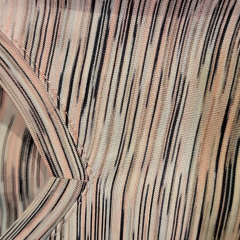 2 Activewear Tops - Picture 7 of 9